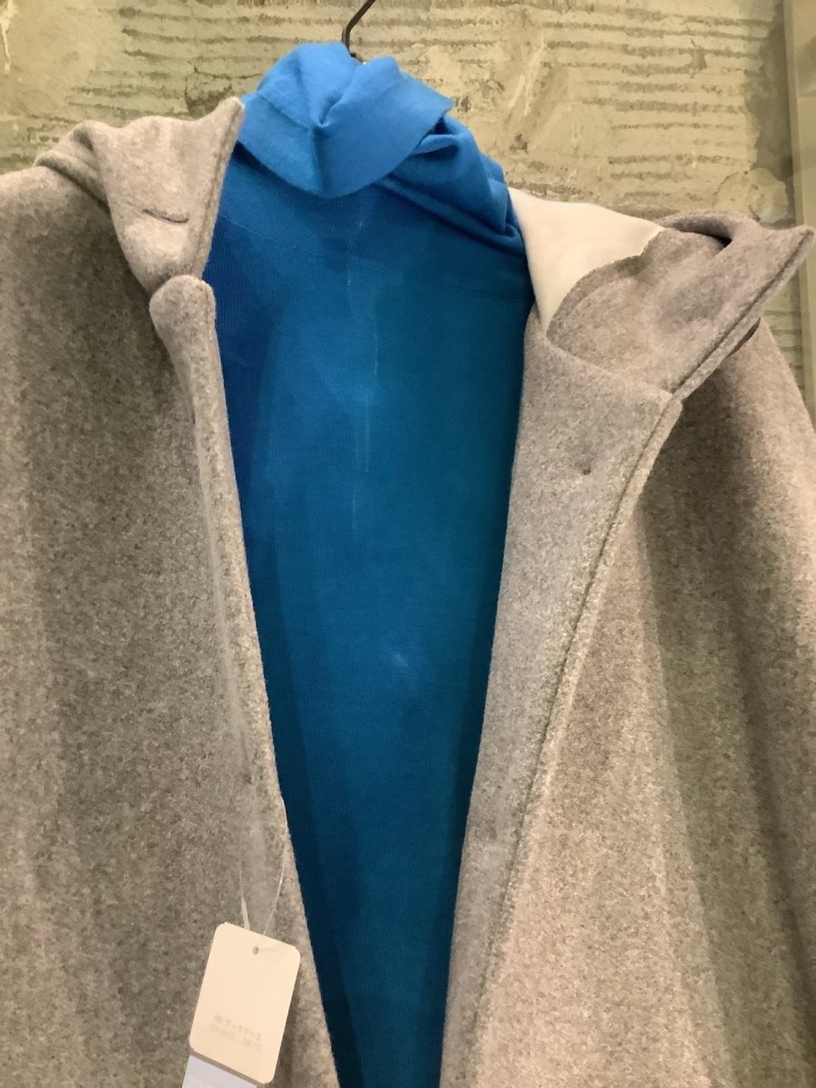 画像2:  チェックスカートとフードコートで大人カジュアル (2)